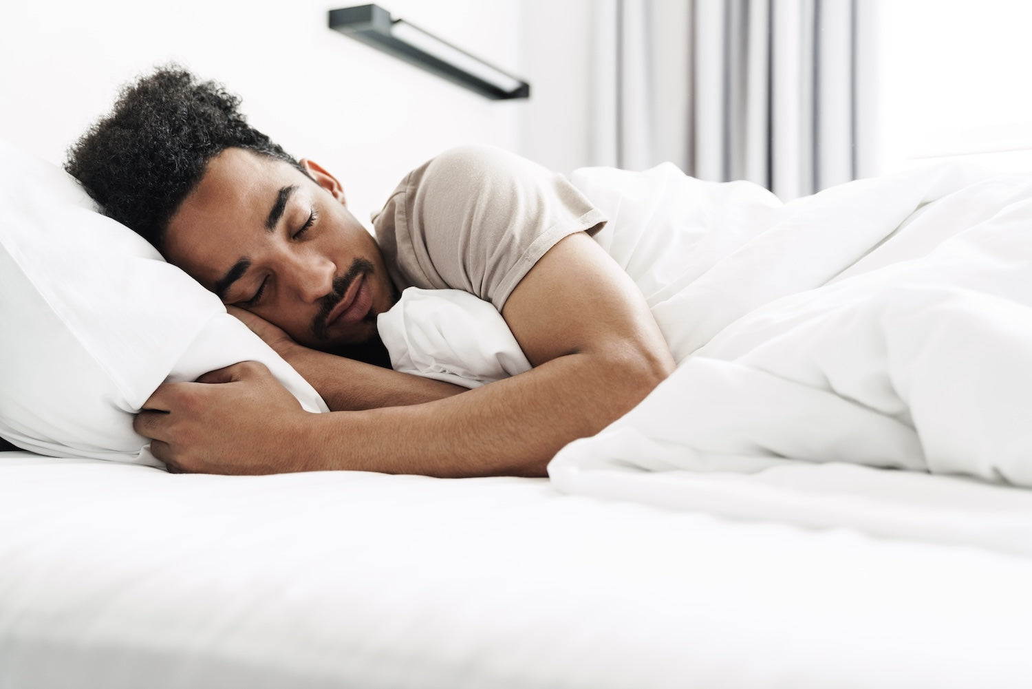 Sommeil profond et âge : pourquoi il se dégrade nuit après nuit (et comment le protéger) Image